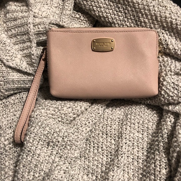 Michael Kors Handbags - Michael Kors wallet/wristlet